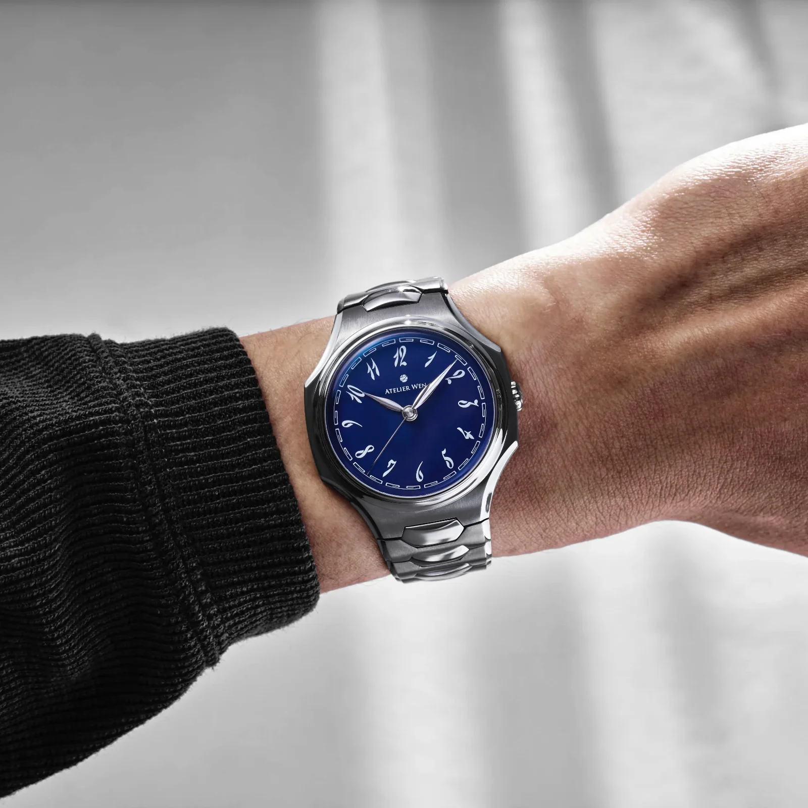 Atelier Wen Inflection Blue 渊 Yuān 40mm Tantalum Bracelet Watch - Image 2