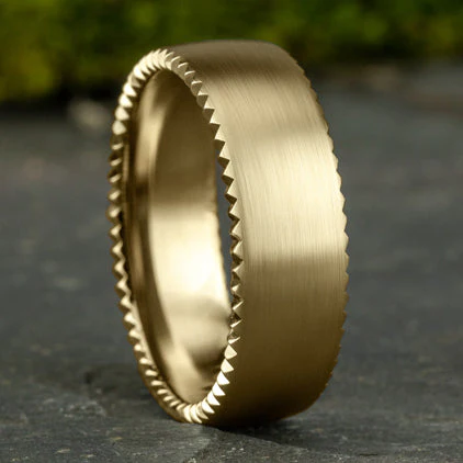 Benchmark The Sovereign 7.5mm Wedding Band 18K Yellow Gold - Image 2
