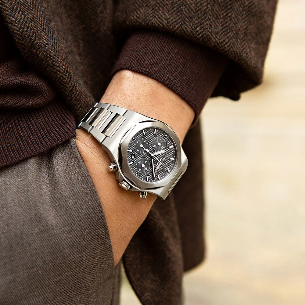 Girard Perregaux Laureato Chronograph TI49 - Image 2