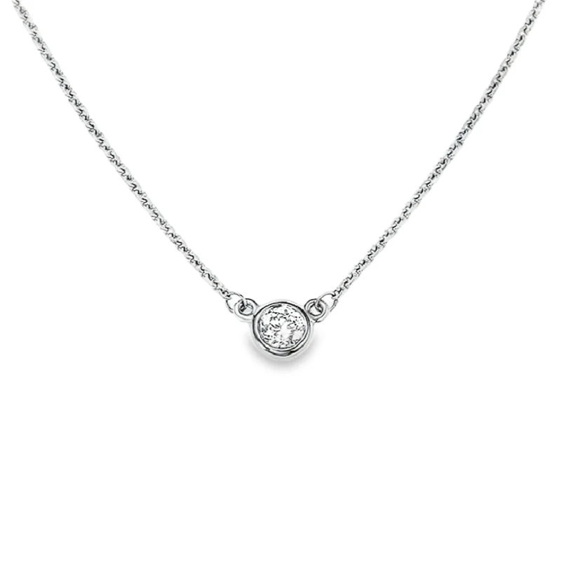 King Jewelers 0.15ct Diamond Solitaire Pendant Necklace 14K White Gold