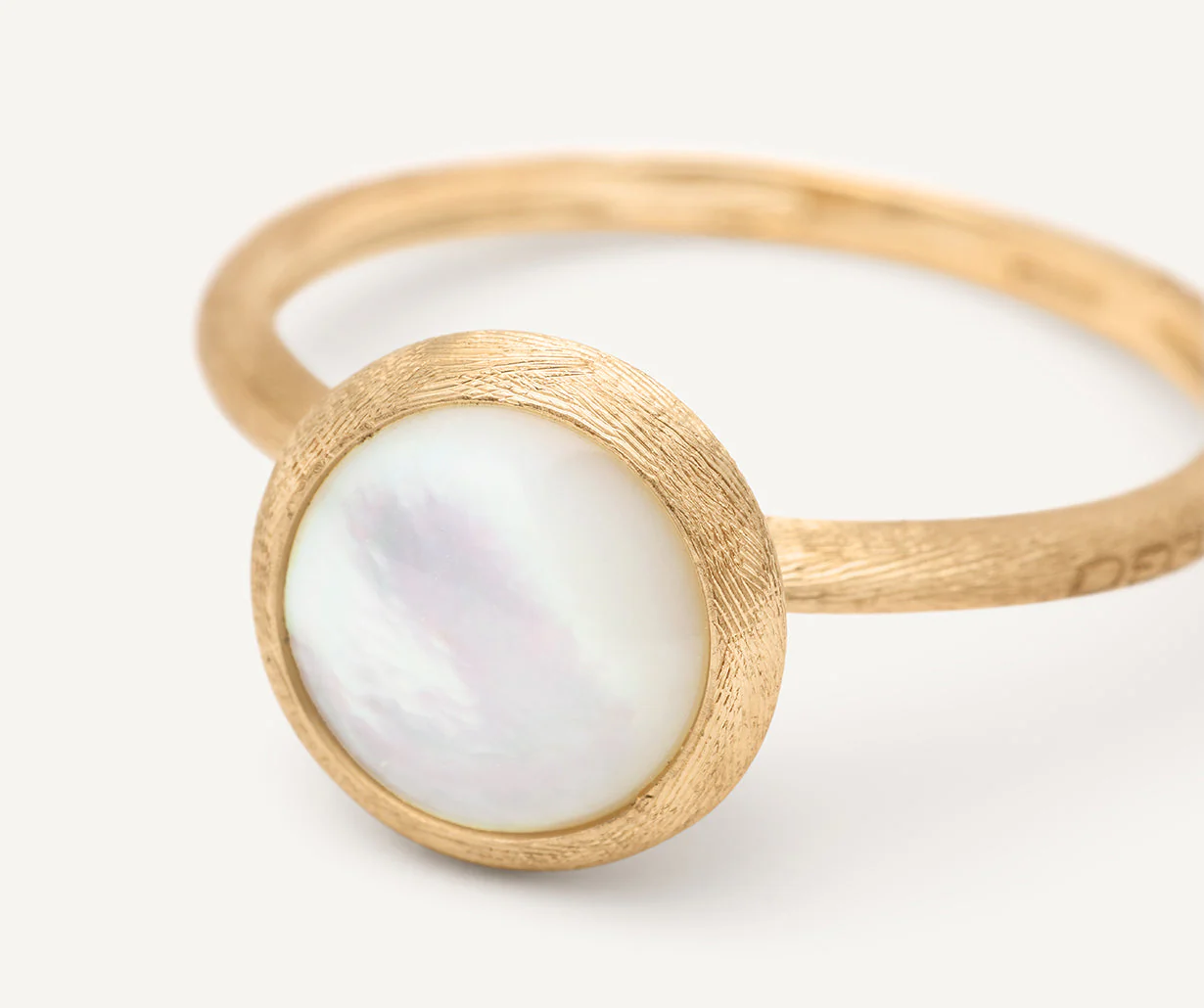 Marco Bicego Jaipur Color 18K Yellow Gold Mother of Pearl Ring - Image 3