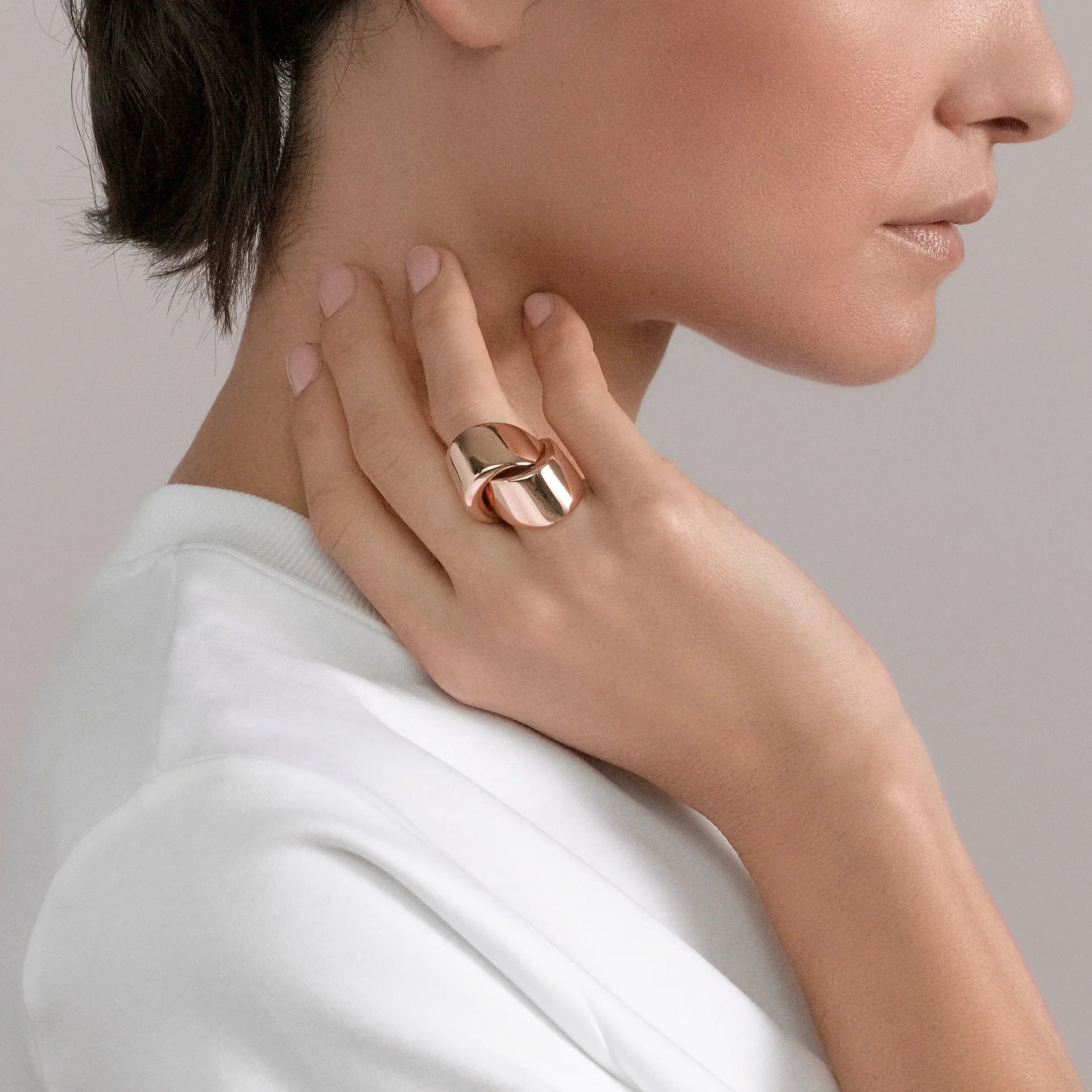 Vhernier Abbraccio Ring in 18K Rose Gold - Image 2